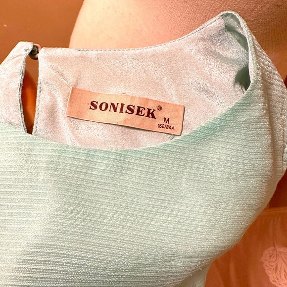 3/4 Sleeve top with open shoulder size M 160/84A - Picture 4 of 4